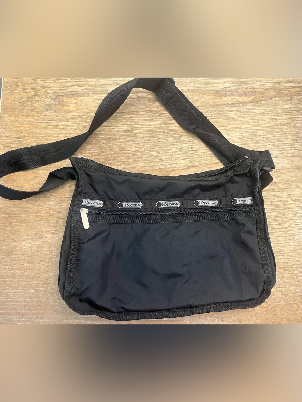 Le SportSac Black Nylon Crossbody Classic Everyday Bag EUC - Picture 2 of 9